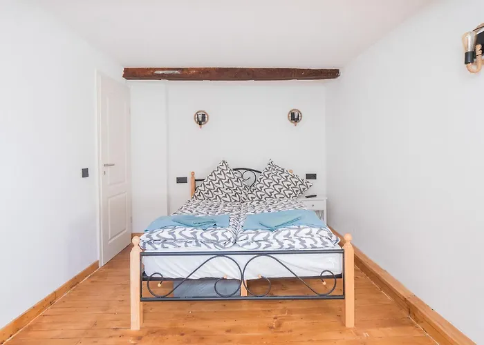 Cosy In With Barbecue Apartment